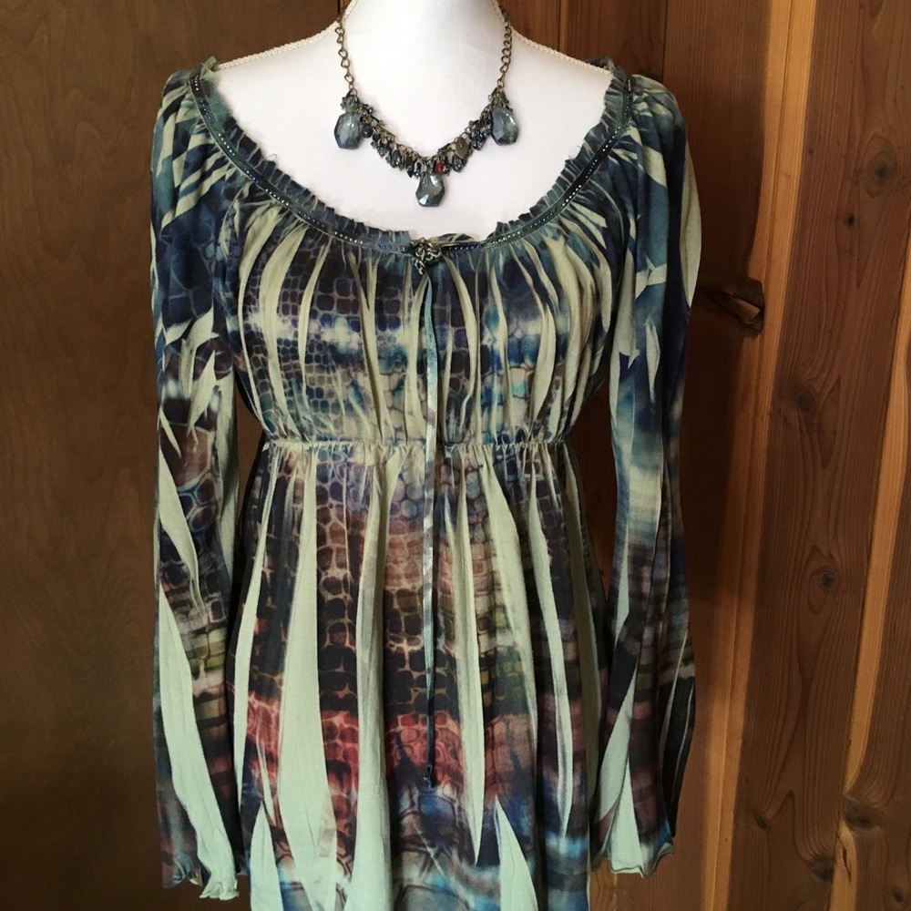 B. L. E. U. Georgeous empire waste top.