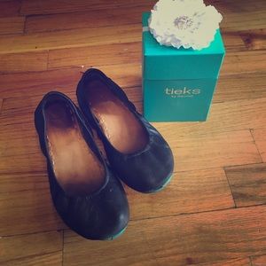 Tieks!