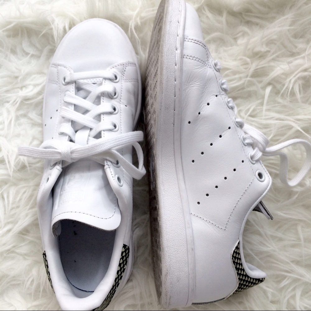 PRICE DROP!!White adidas Stan Smith used size 8.5