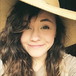 Meet your Posher, Hannah