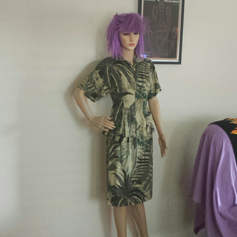 Camouflage below the knee skirt and top