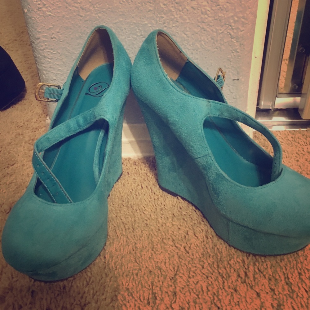 Blue wedges