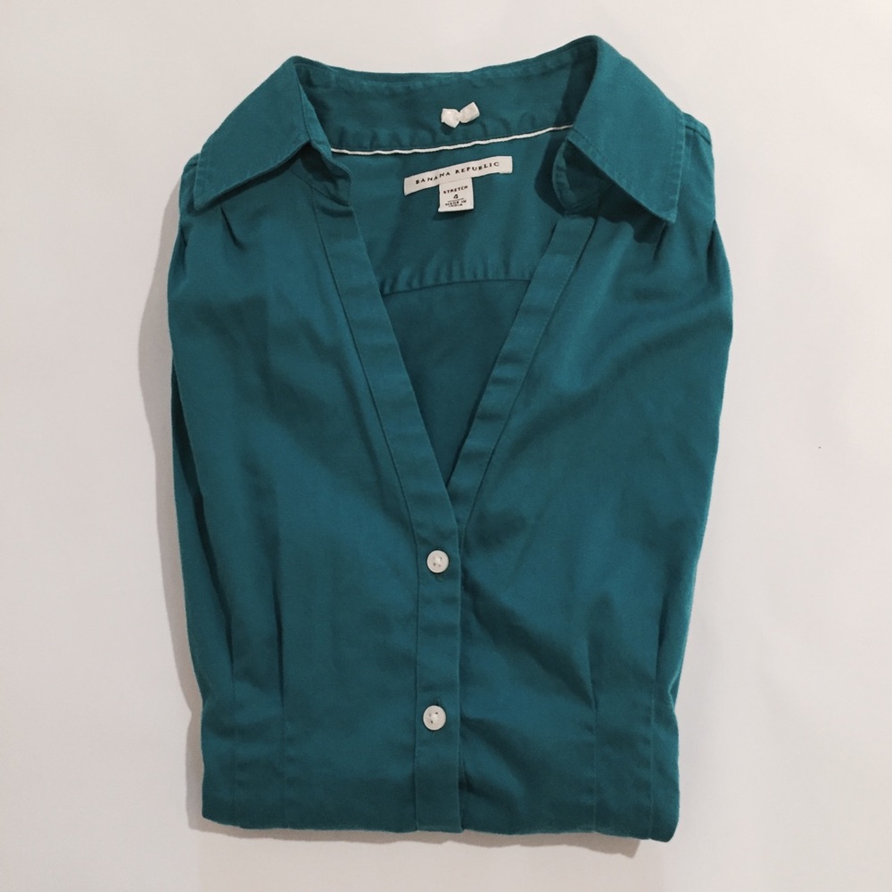 Short sleeved blouse.