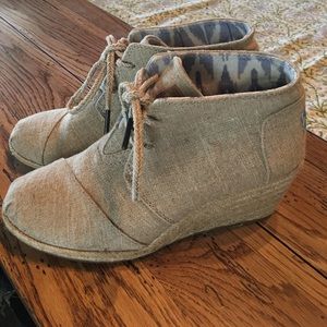 TOMs Wedges