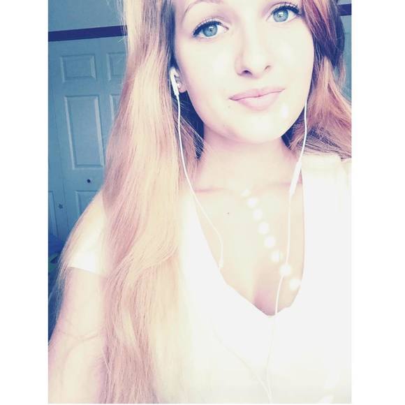 Meet your Posher, Tabitha - Picture 1 of 1