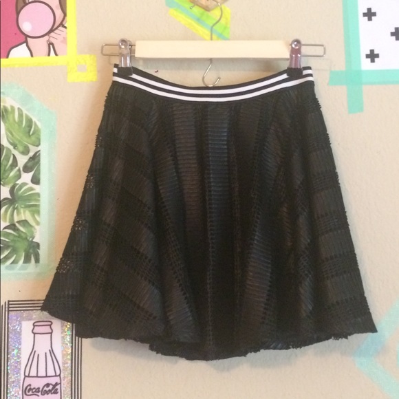 BCBG 🍭 NWOT black/white sporty black circle skirt - Picture 2 of 5
