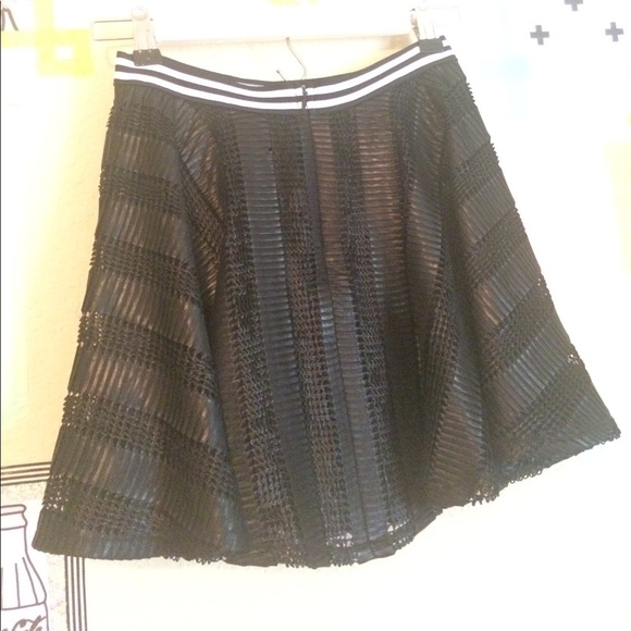 BCBG 🍭 NWOT black/white sporty black circle skirt - Picture 5 of 5