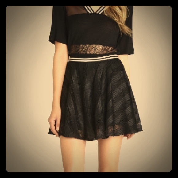 BCBG 🍭 NWOT black/white sporty black circle skirt - Picture 3 of 5