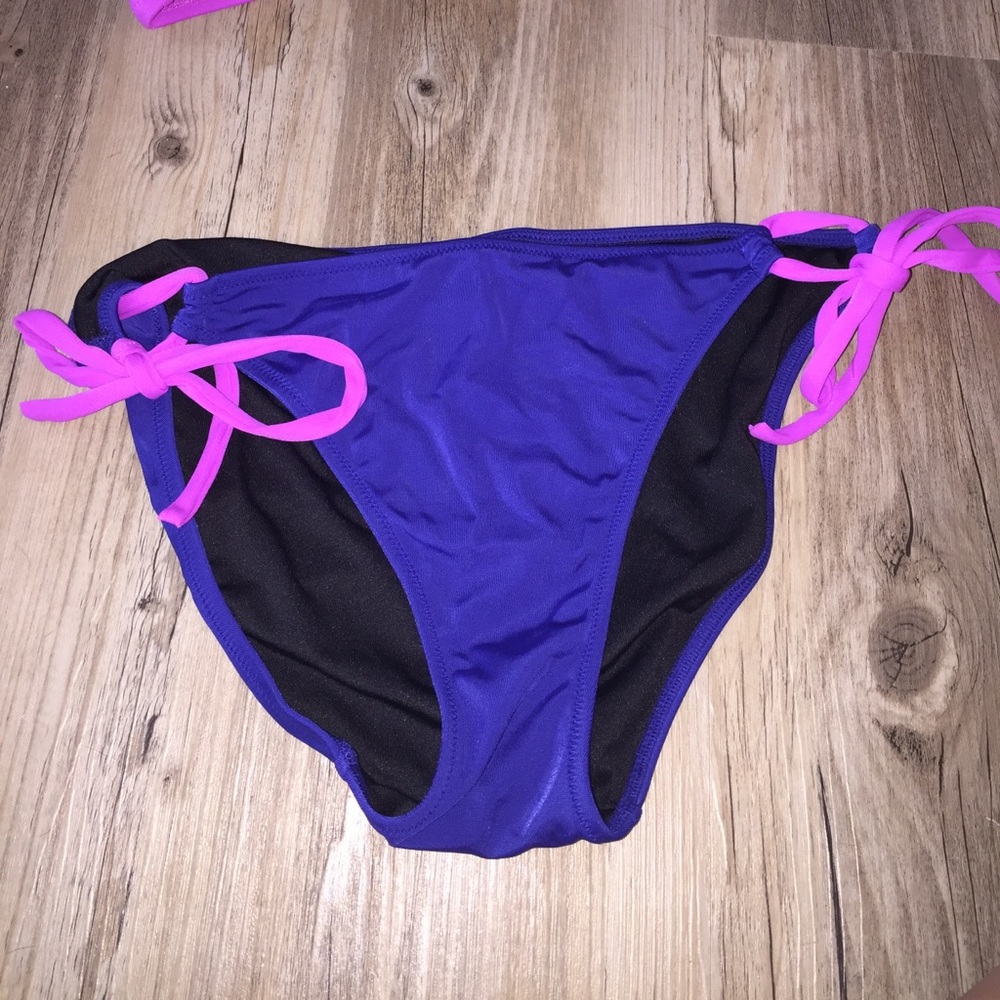 Bikini - Picture 4 of 4