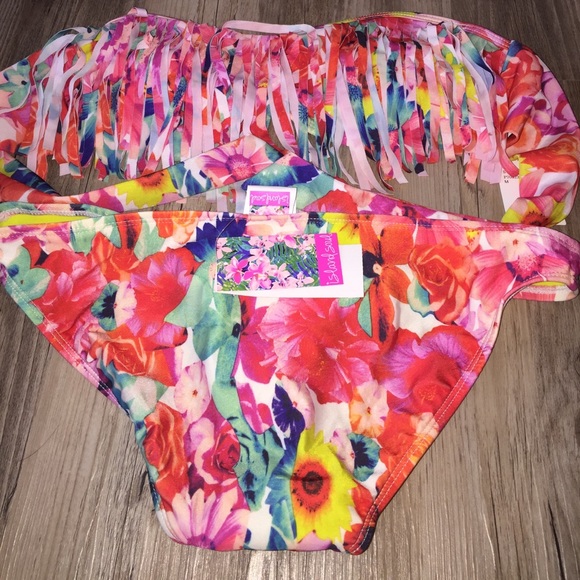 Bikini - Picture 3 of 4