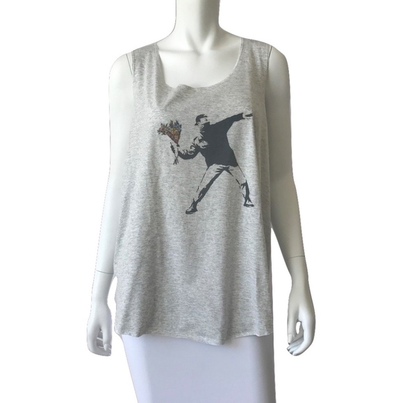 Dude Throwing Flower Bouquet Tank - Picture 4 of 8