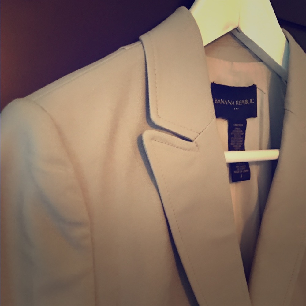 3 Piece Banana Republic Suit in Beige