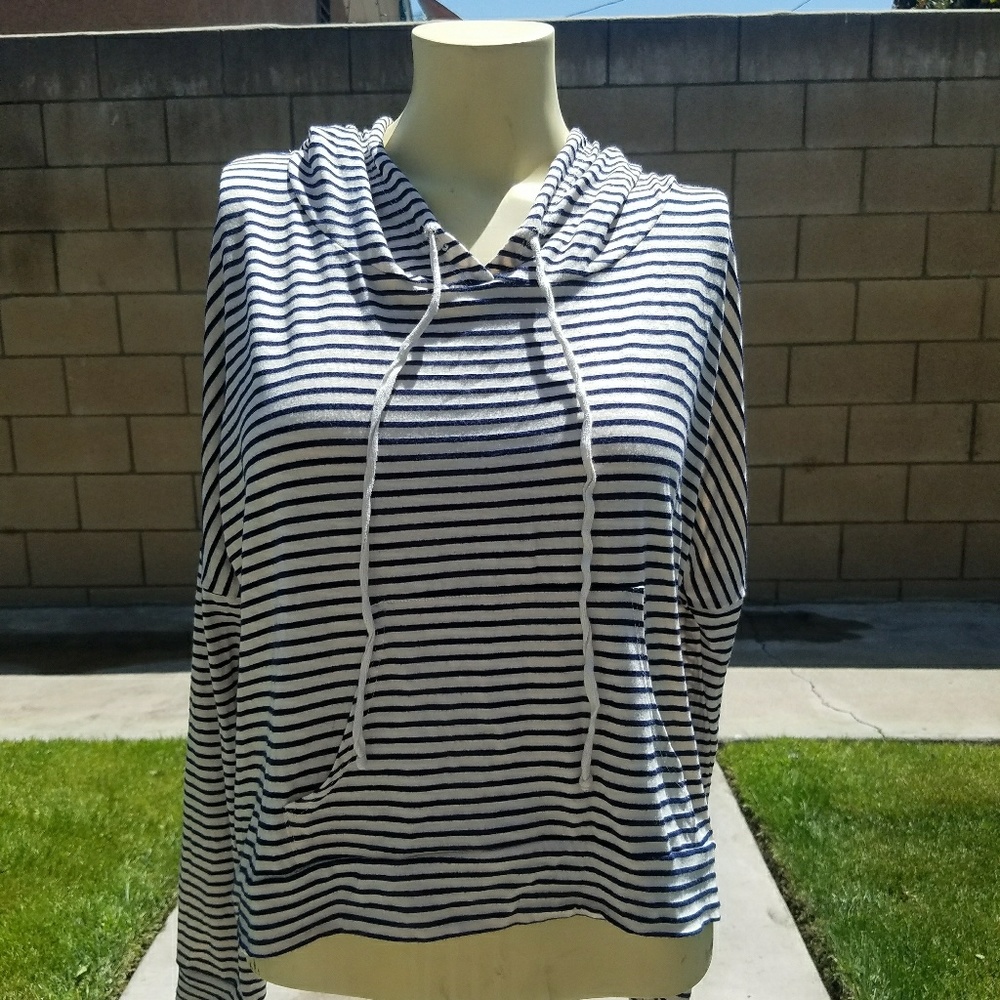 *SOLD* Light long sleeve hoodie