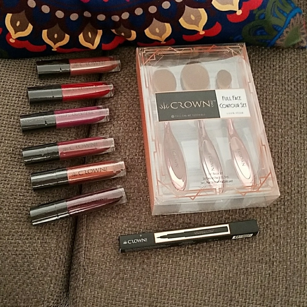 New Crown Pro Makeup Bundle