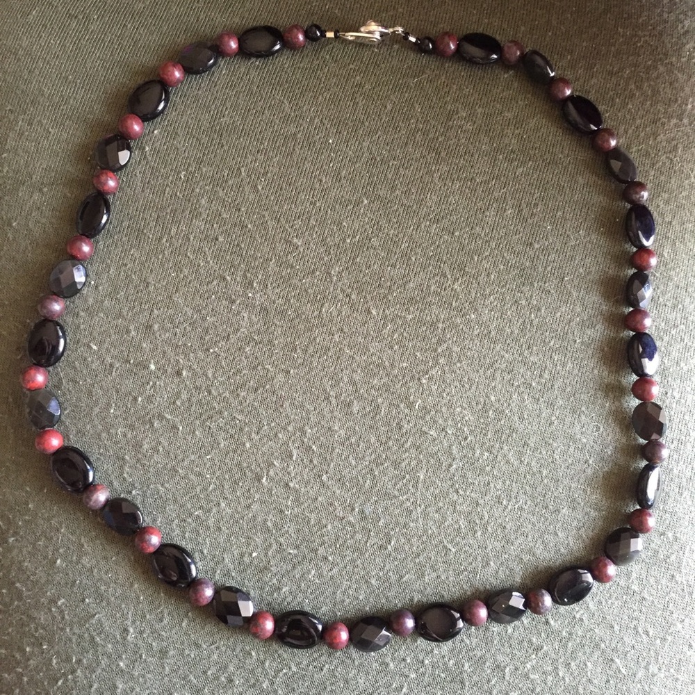 Handmade beaded necklace - black and burgundy red
