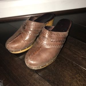 Authentic ugg clogs. Leather.