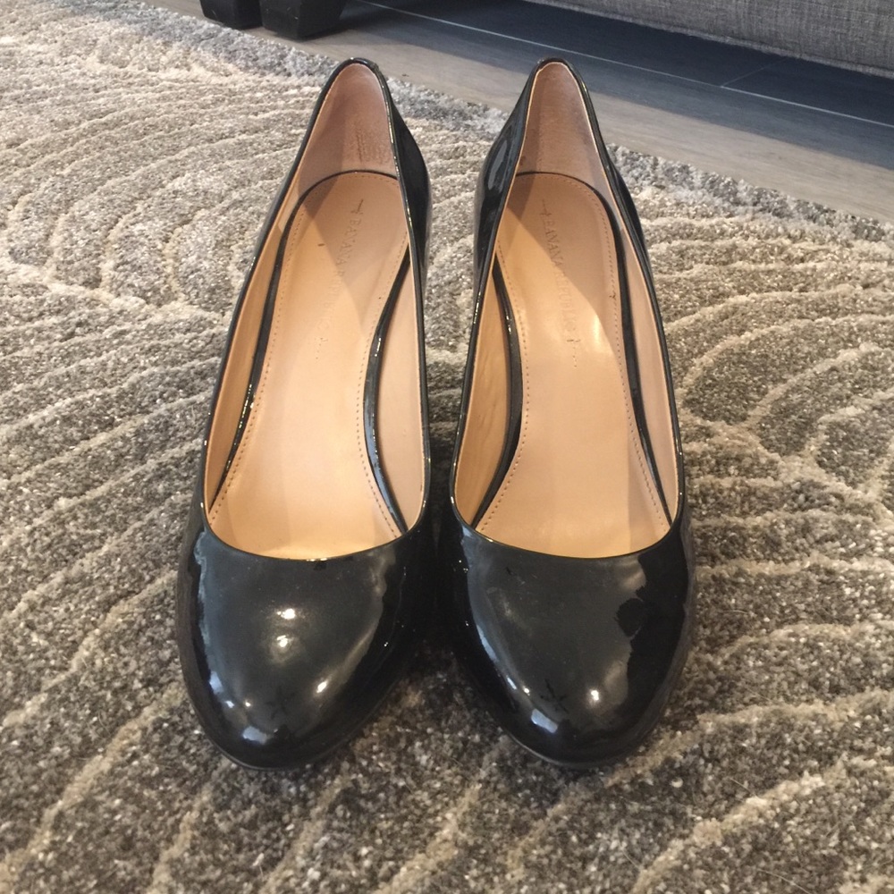 Black wedges