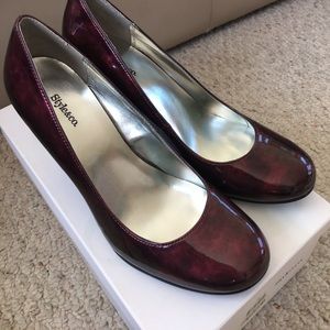 Worn once. Women's size 7.