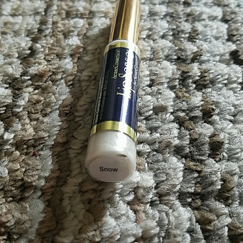 $25 Snow Lipsense