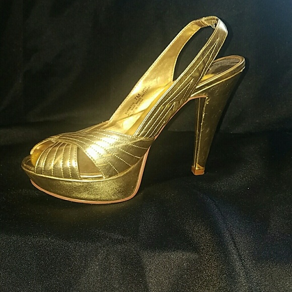 Gold heels - Picture 2 of 3