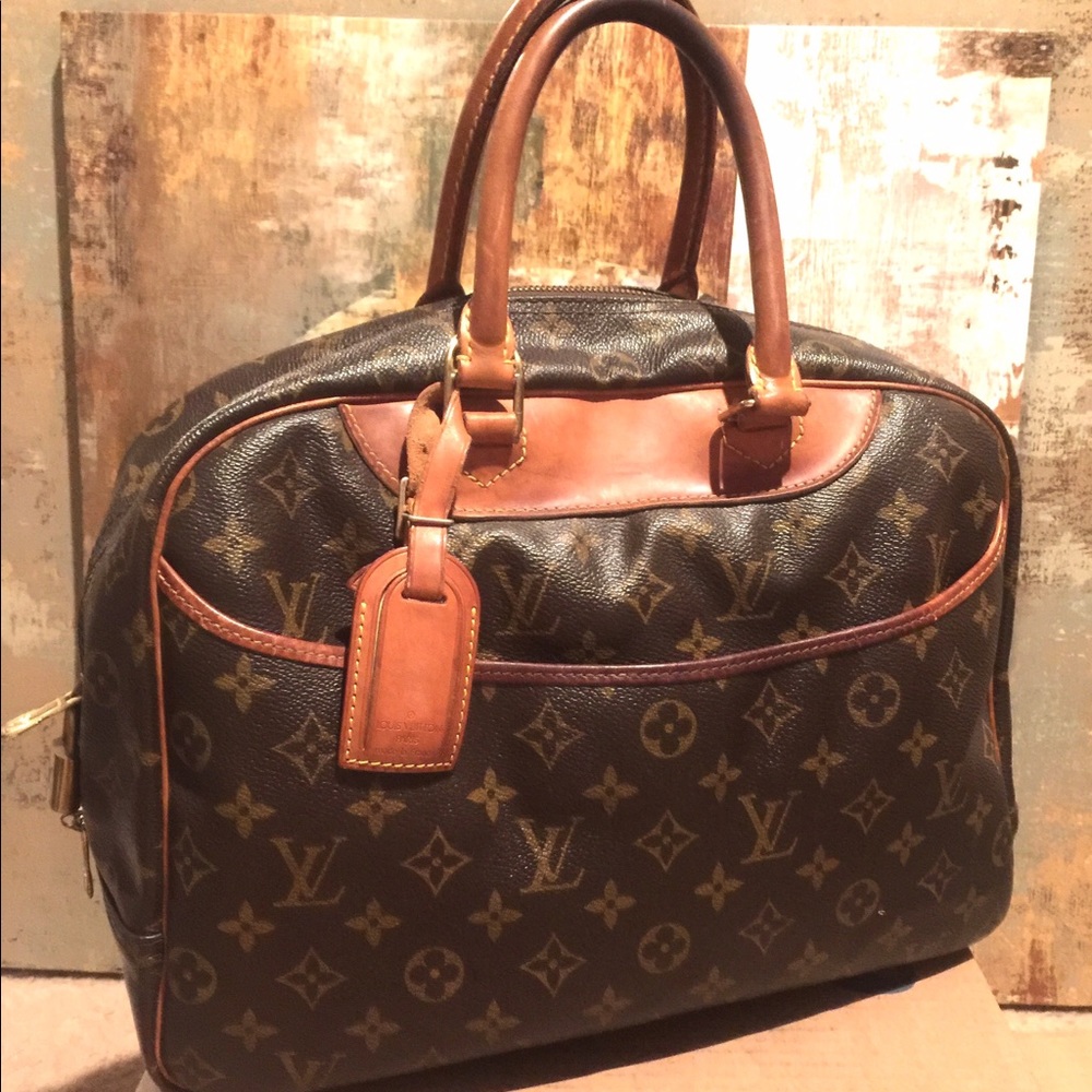 Flash Sale!! Gorgeous Louis Vuitton