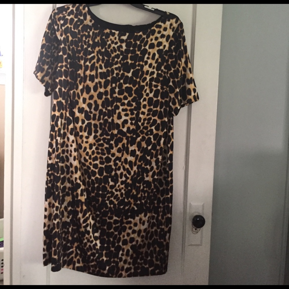 Host Pick!! Stunning St. John silk dress - NWT🎉🎉