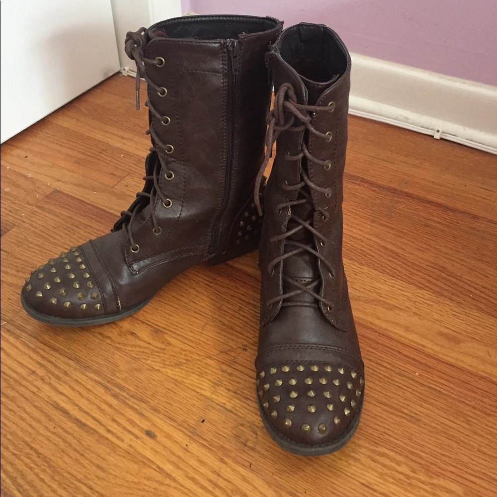 BROWN COMBAT BOOTS!