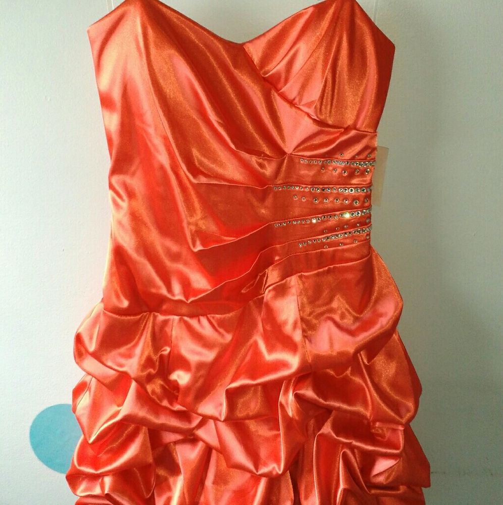 Winter Sale! NWT B. Smart prom dress size 11/12