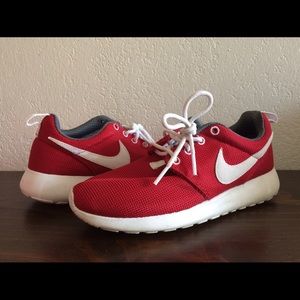 Nike Roshe One in Red