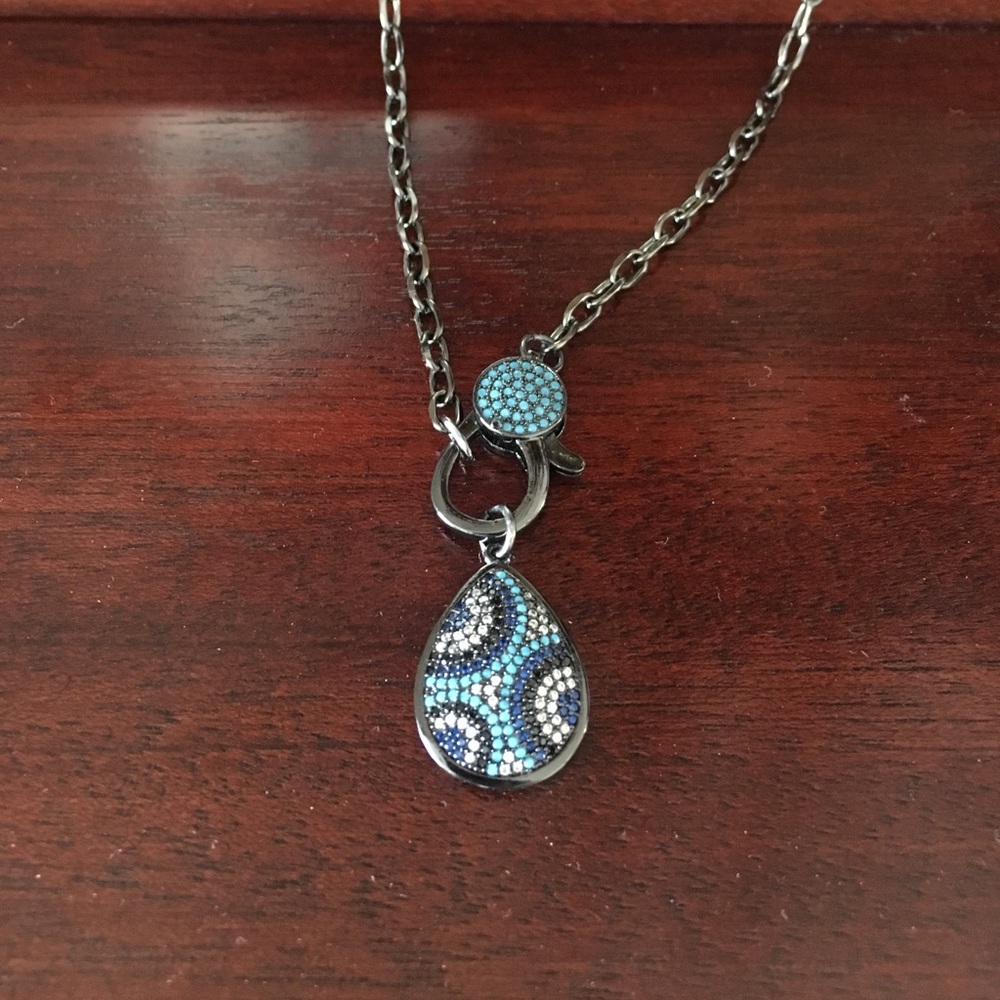 Drop pendent on clasp