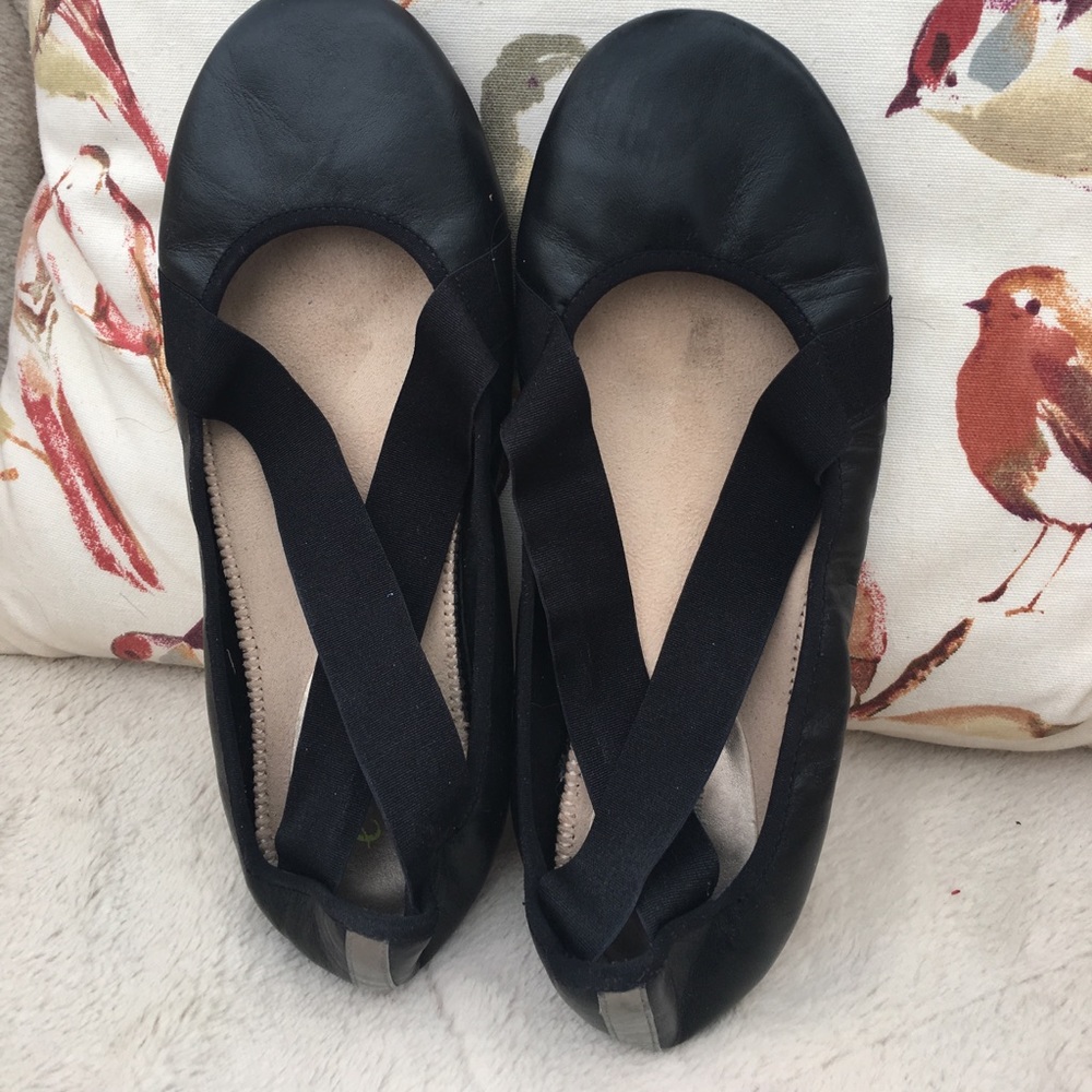 Easy Spirit 360 Black Flats