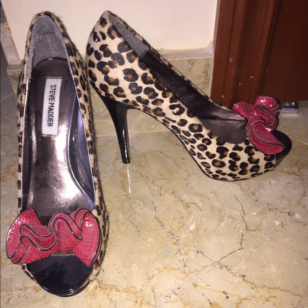 Never worn Steve Madden open toe pumps!