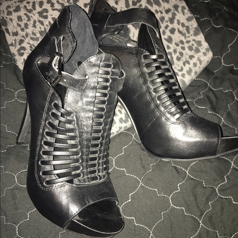 🔥BCBG booties size 7.5🔥