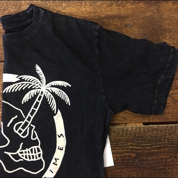 Men's Quiksilver skull/palm tree tee - Picture 5 of 5