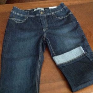 NWT Chico's crop pants.