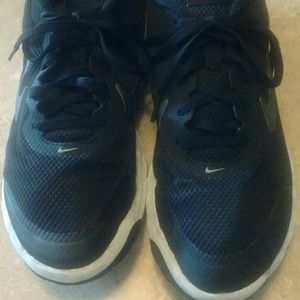 Mens Nike tennis shoe