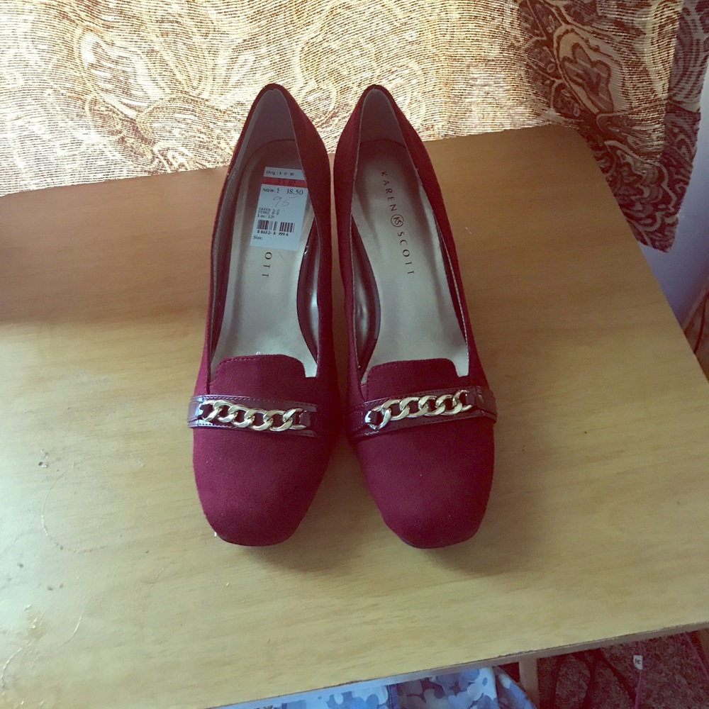 Karen Scott pumps
