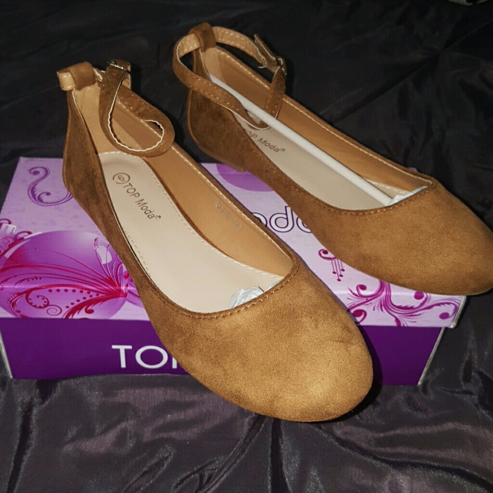 Top Moda size 6 Tan flats