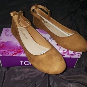 Top Moda size 6 Tan flats