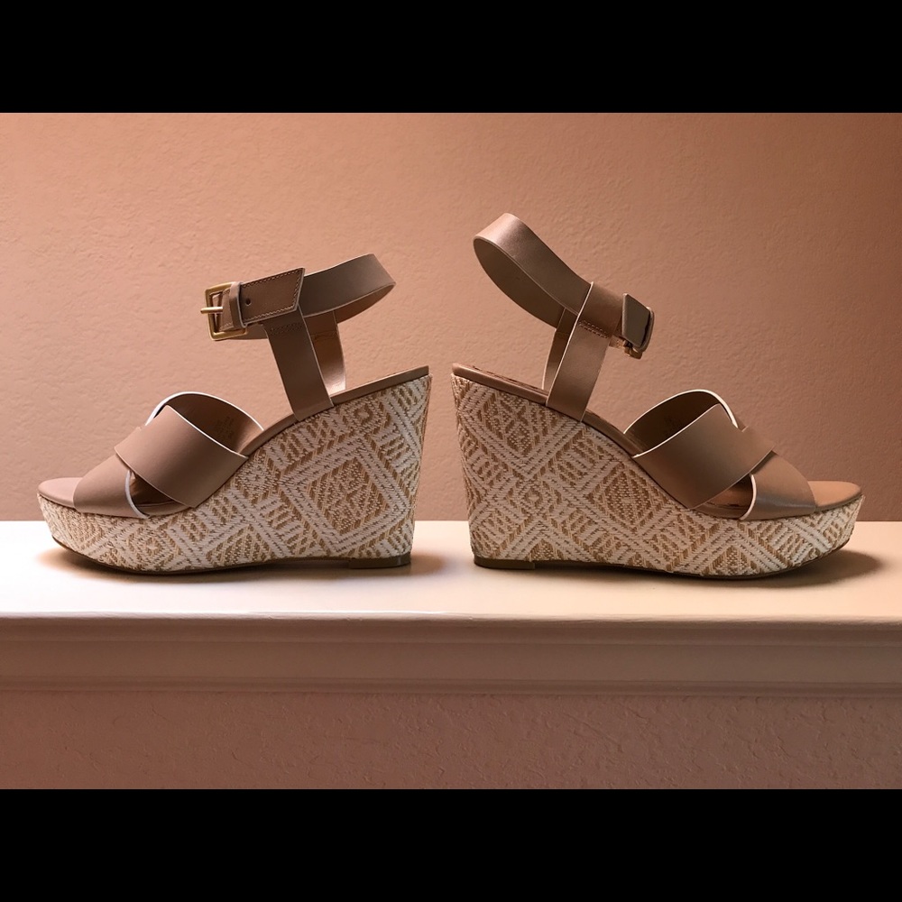 Tahari wedge sandal