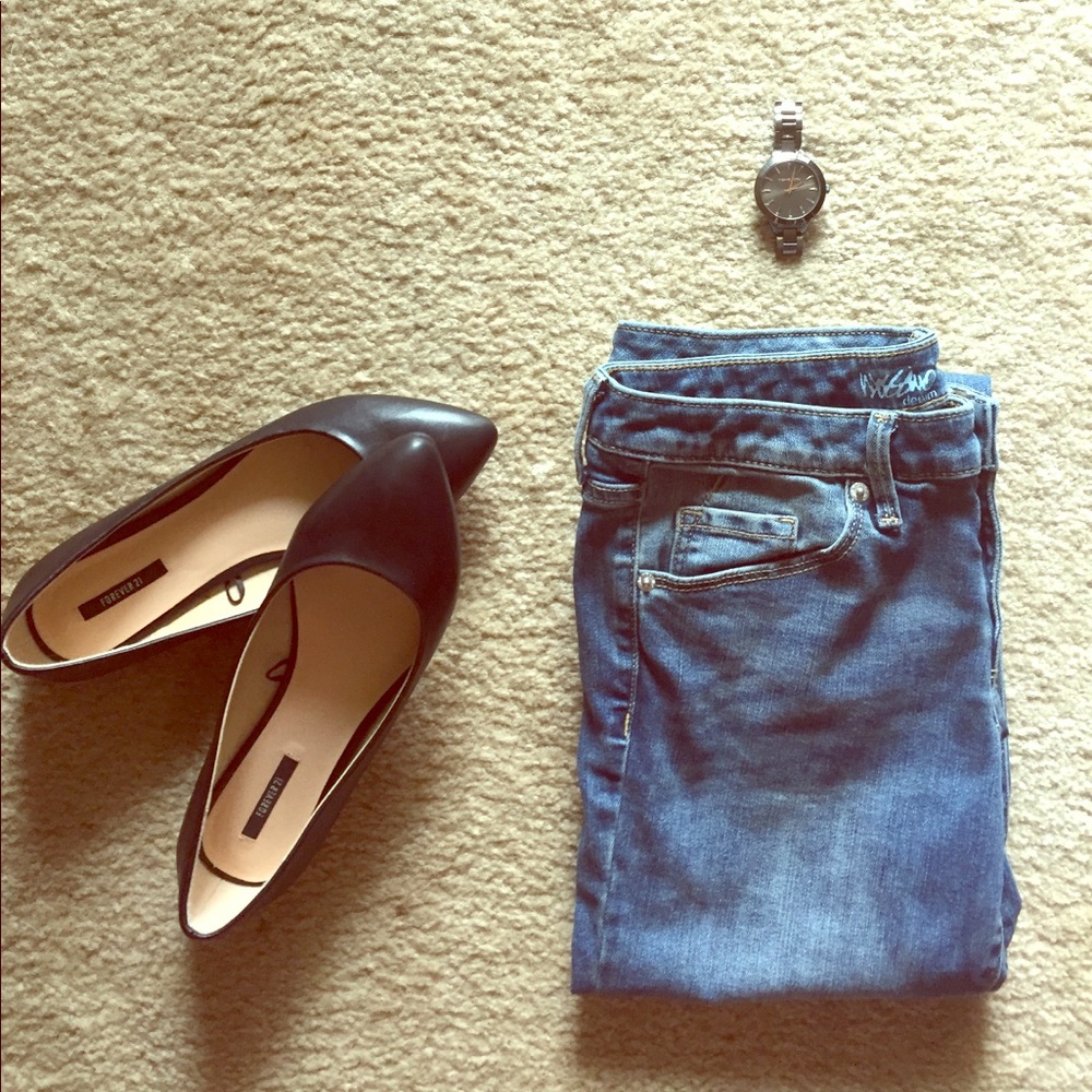 ❗️SOLD❗️Forever 21 black pointed toe flats