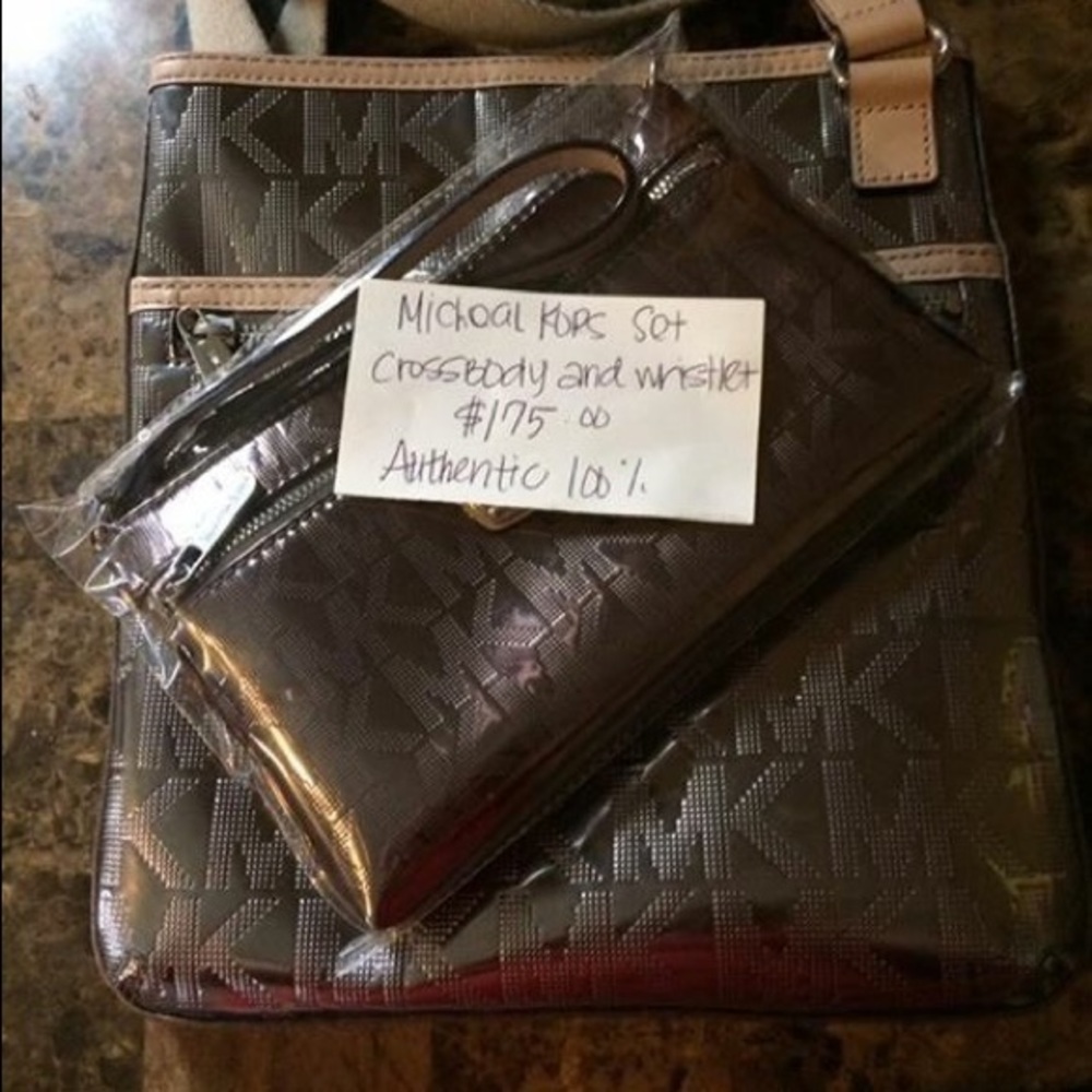 Micheal kors crossbody with matching wristlet