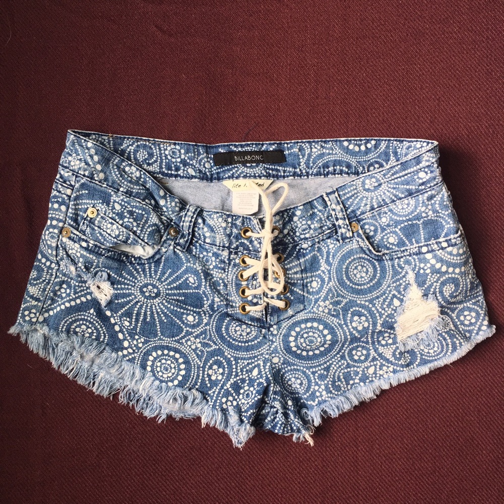 [SOLD] billabong lite hearted lace up shorts