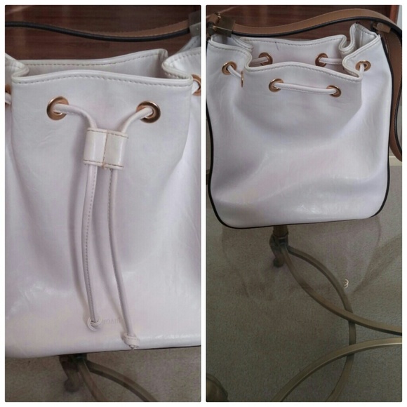 Mondani Bucket Handbag - Picture 2 of 3