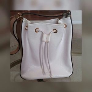 Mondani Bucket Handbag