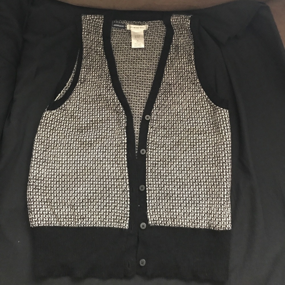 Gap black and white sweater button up vest