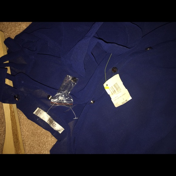 NAVY BLUE SHIRT 💙 - Picture 2 of 3