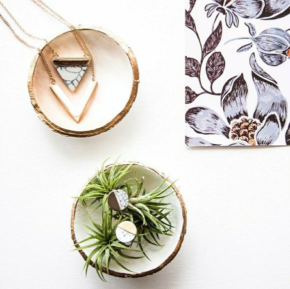 Double Layer Marble and Gold Pendant Necklace - Picture 2 of 5