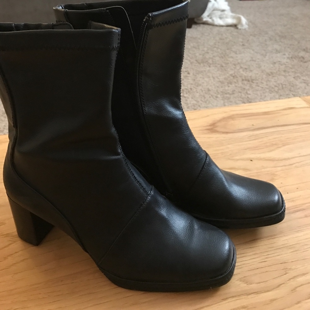 Aerosoles ankle boots 8