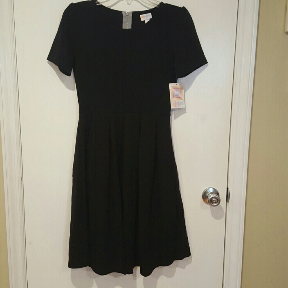 Solid black lularoe Amelia NWT